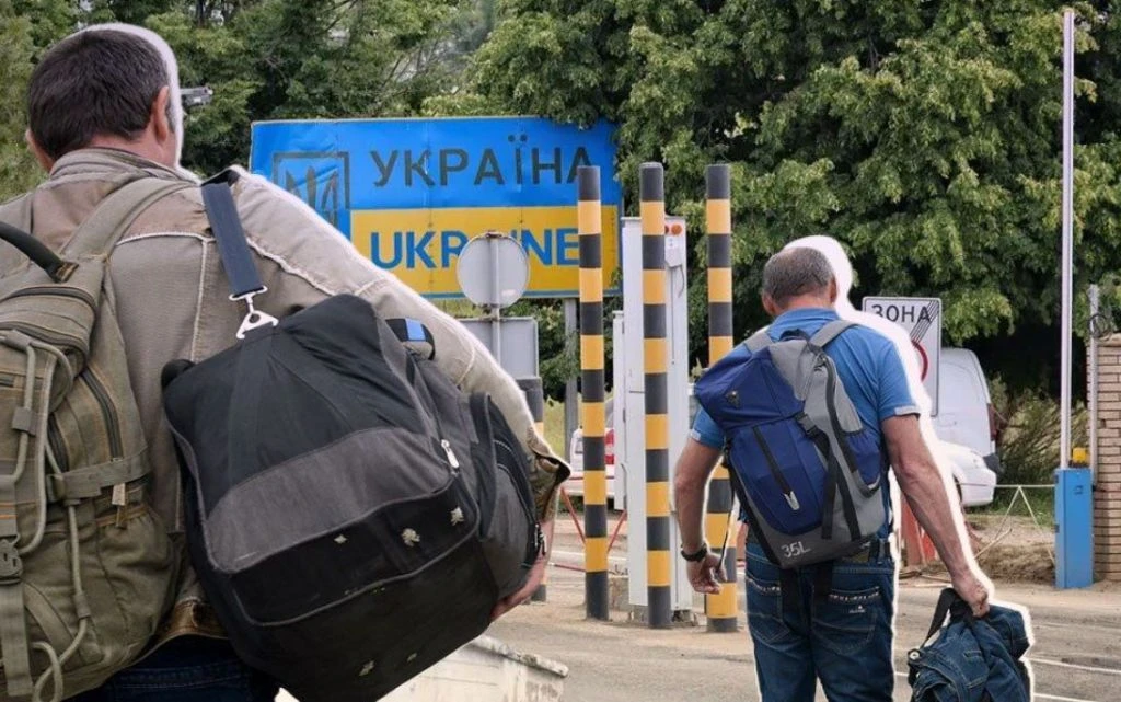 Виїжджають більше, ніж повертаються: Україна втратила ще 244 тисячі людей